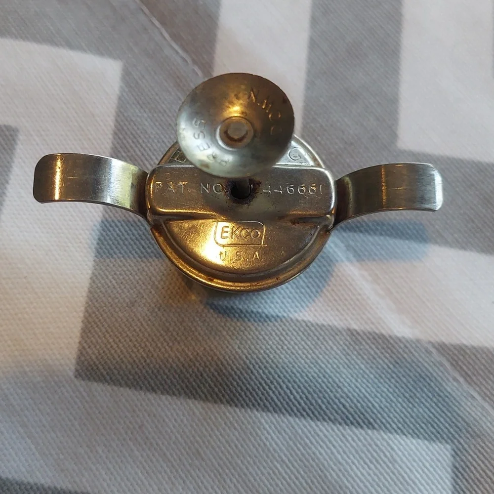 * EKCO USA Bull Dog Push Button Bottle Stopper with Handle, Pat#2446661 Vintage